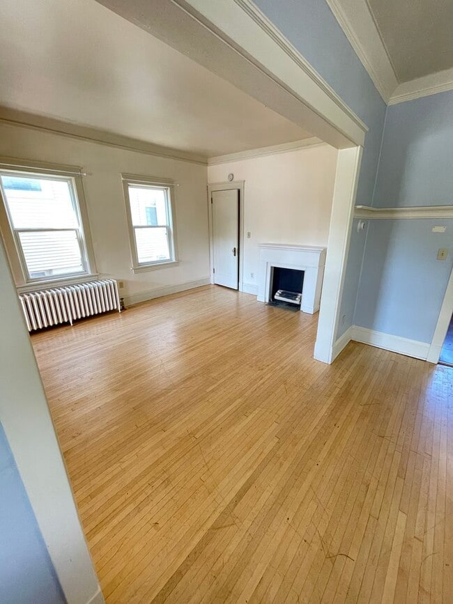 Building Photo - AVAILABLE NOW! 3 Bed/ 1 Bath Single Family...