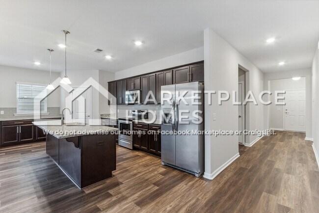 Foto del edificio - 213 Sessile Oak Dr