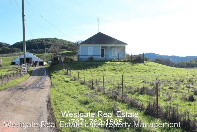 Primary Photo - 3 br, 1 bath House - Country Cottage