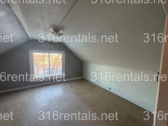 Building Photo - $845 - 3 bed 1 bath - Single Family Home