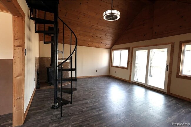 Building Photo - 15676 Frazho Rd
