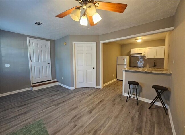 Building Photo - 284 Oak Ridge