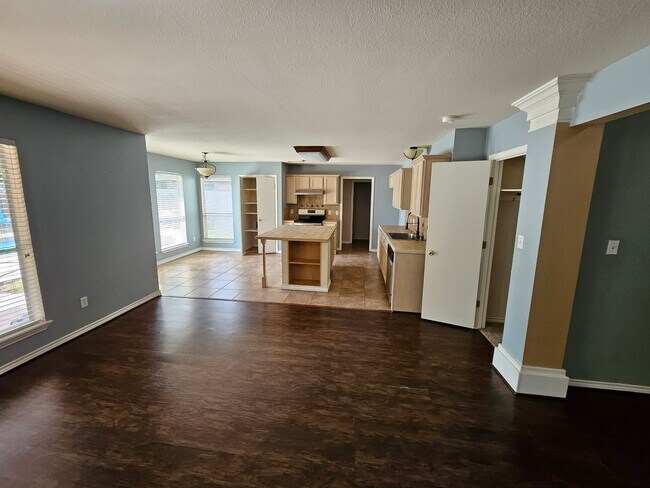 Foto del edificio - 7630 Cedar Brook Dr