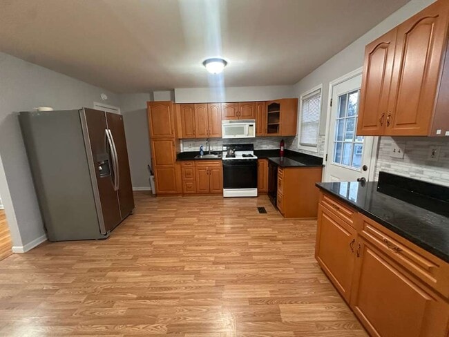 Building Photo - 226 S 16th Ave