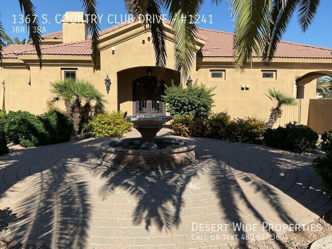 Building Photo - 1367 S Country Club Dr