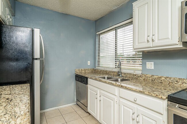 Foto del edificio - 3 br, 2 bath House - 2505 Crown Circle