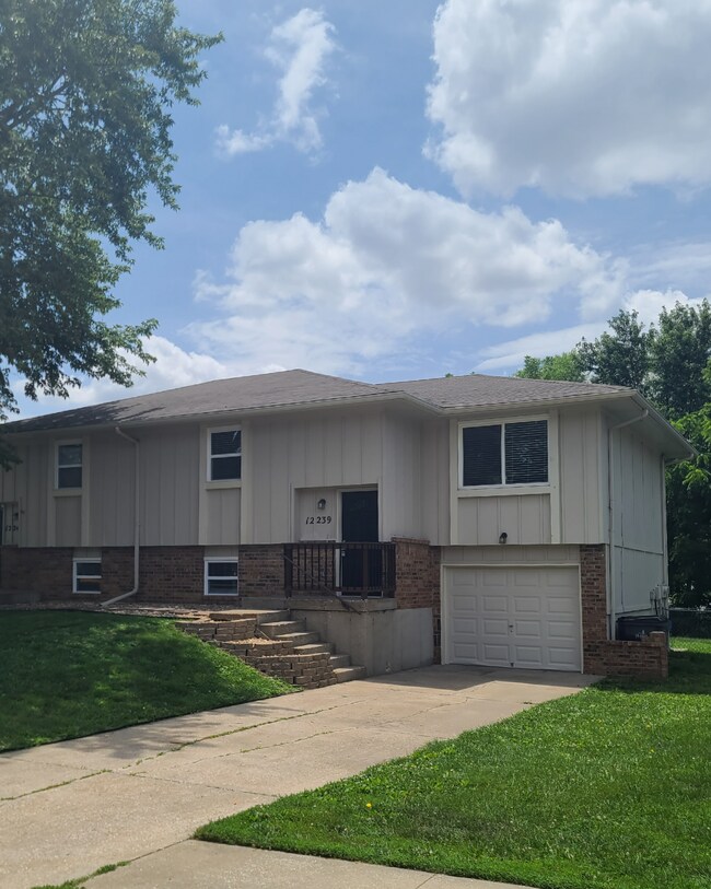 Building Photo - 12239 S Sycamore St