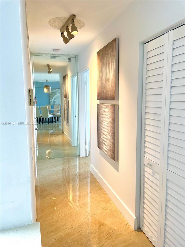 Foto del edificio - 3400 NE 192 St