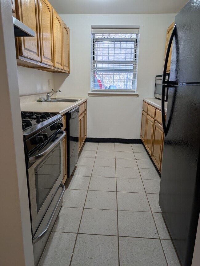 Kitchen - 751 Essex St