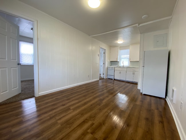 Foto del edificio - 9762 N River Rd