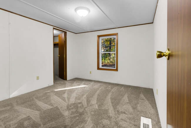 Foto del edificio - 220 Tree Ln