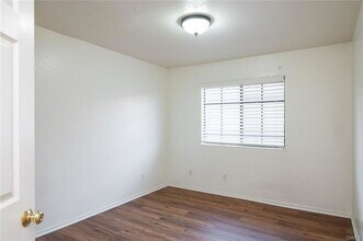 Building Photo - 2930 Montrose Ave