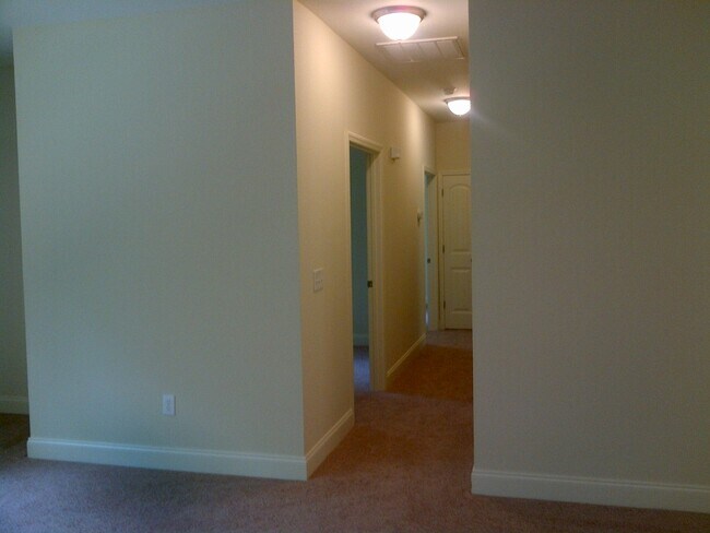 Building Photo - 1070 Coon Cove Rd