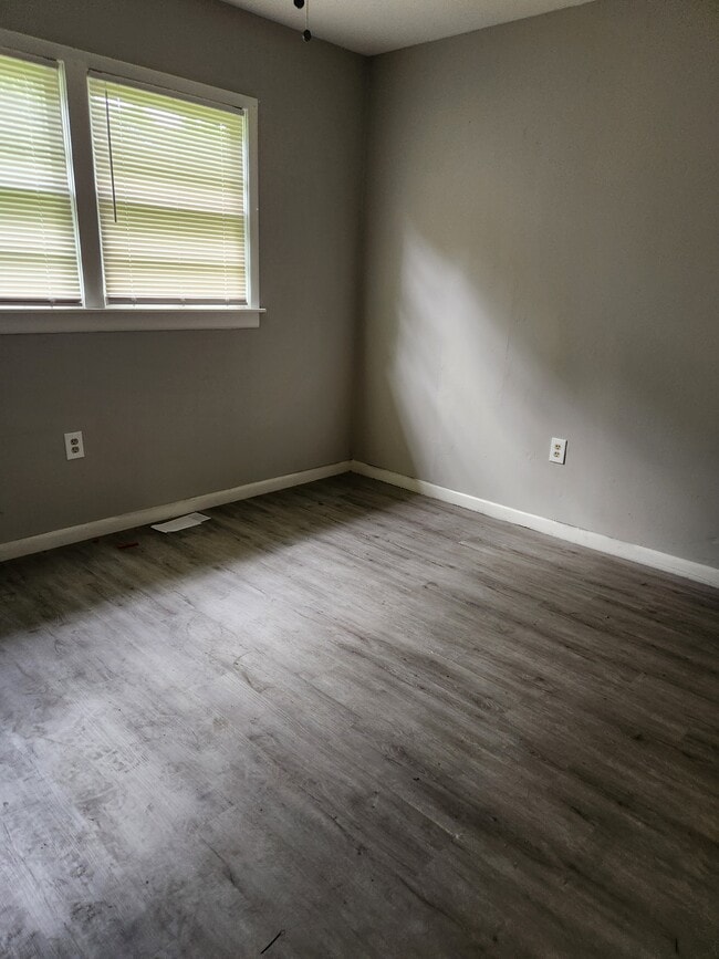 Photo - 203 Southbrook Dr House