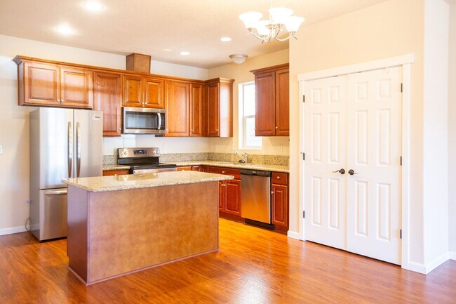 Building Photo - 4 Bedroom Oregon City with Large Bonus Roo...