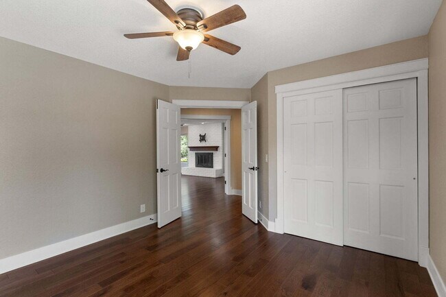 Building Photo - Gorgeous Executive Level Home 4 beds 3 baths close to hospitals and courthouse