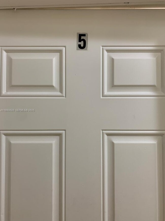 Building Photo - 545 Michigan Ave