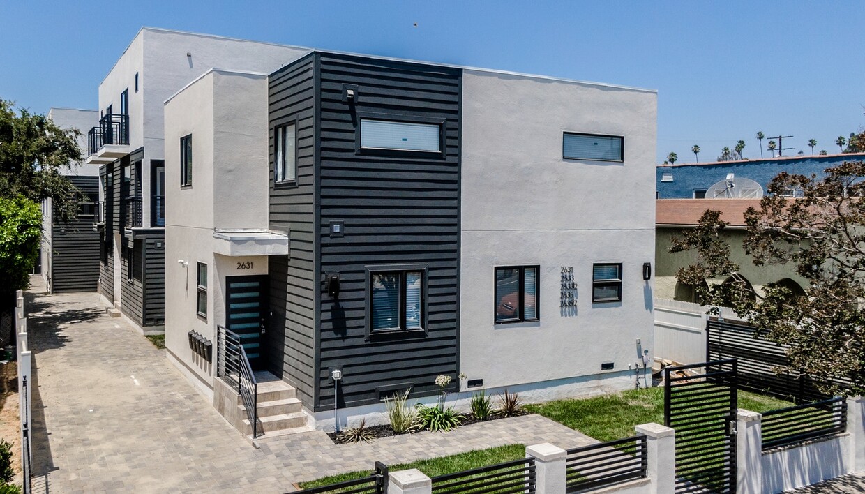 Foto principal - 2631 South La Salle Avenue, Unit 2635