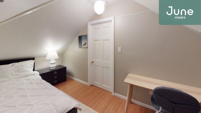 Foto del edificio - ROOM ONLY in 6-bed/2.0-bath Home