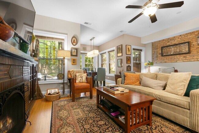 Foto del edificio - 4731 Malden St