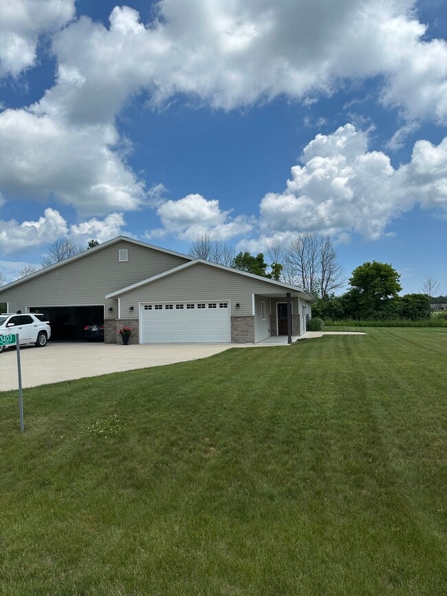 Building Photo - 3403 Cimarron Ct