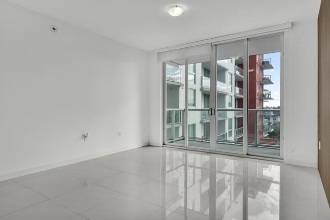 Foto del edificio - 7751 NW 107th Ave