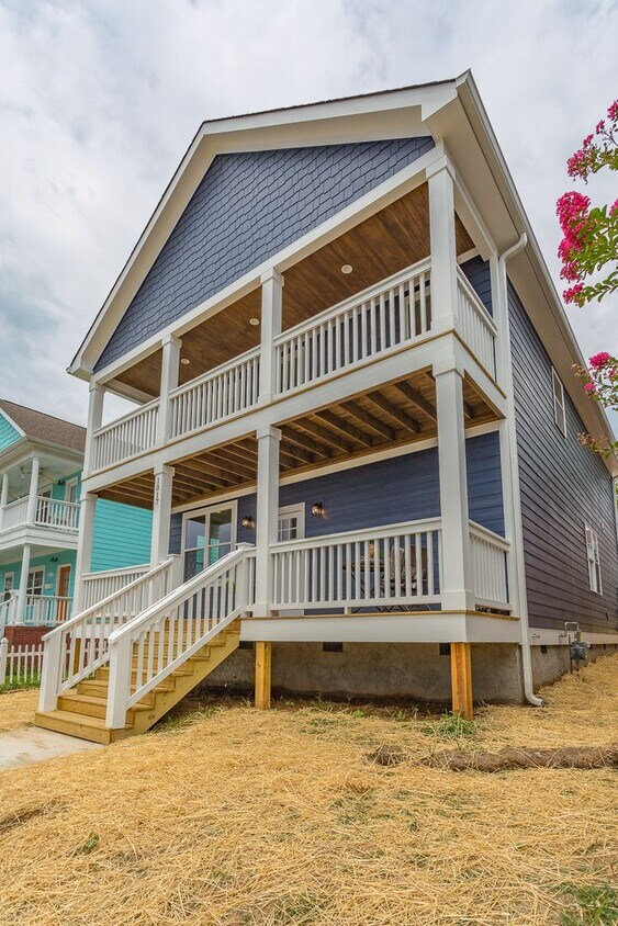 Foto principal - 4 bedroom home close to UTC!