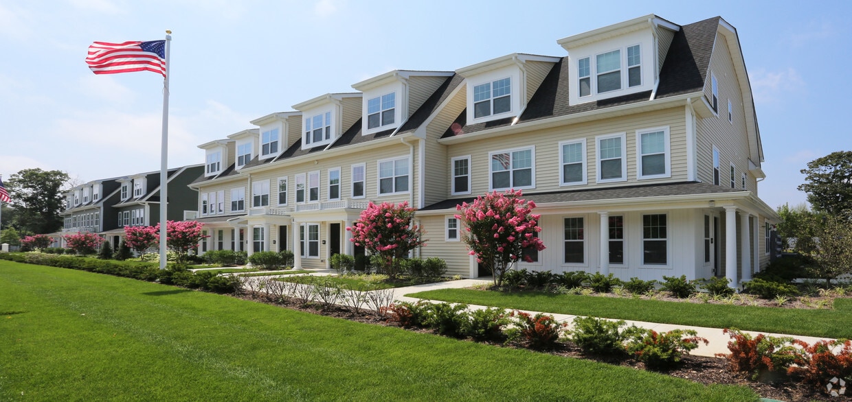Greenview Towns Apartments in Bay Shore, NY