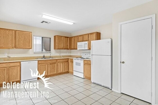 Building Photo - Spacious 3Bdm 2Ba Home in Quiet Neighborhood!