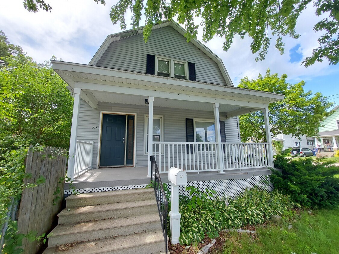 311 N Dewitt St, Bay City, MI 48706 House for Rent in Bay City, MI