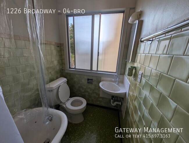 Foto del edificio - 1226 Broadway-04-bro