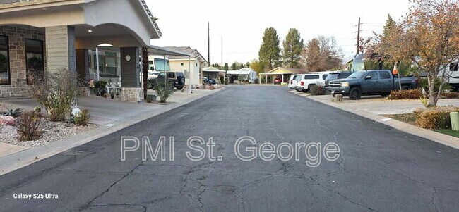 Foto del edificio - 2990 E Riverside Dr