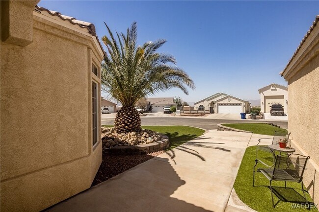 Foto del edificio - 6056 Iroquois Loop