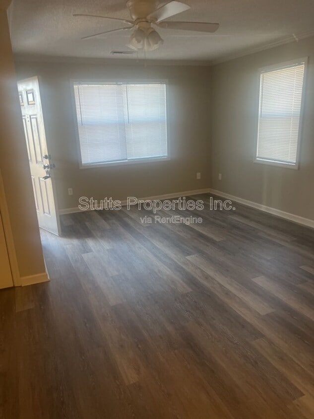 Foto del edificio - 321 W Irvine Ave