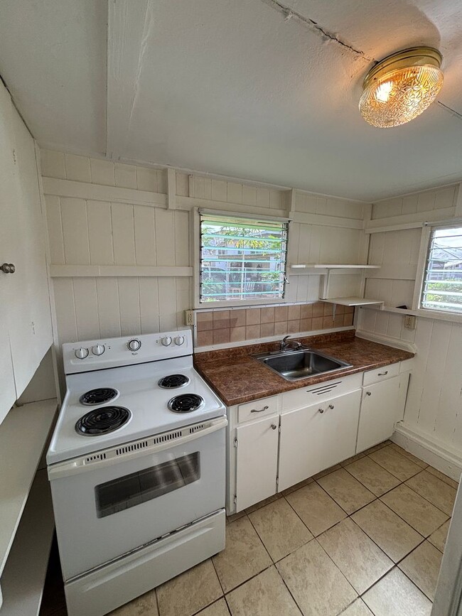 Building Photo - Wahiawa - California Ave - Studio Cottage ...