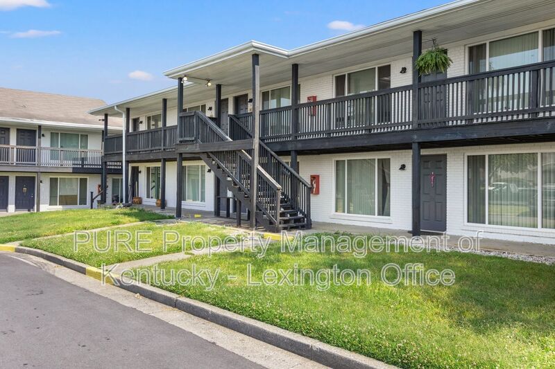 Foto principal - 1685 Alexandria Dr