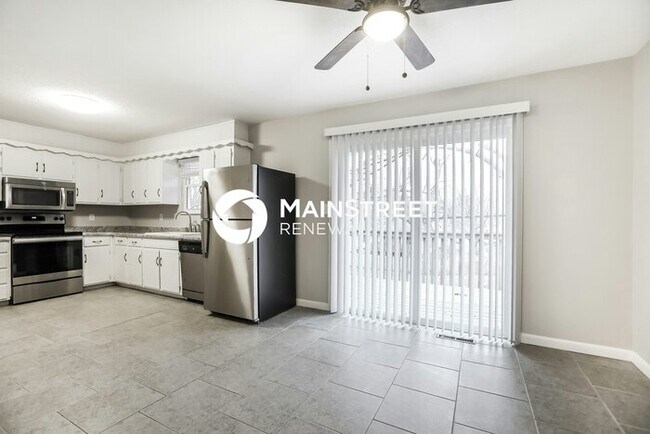 Building Photo - 3 Bedroom Pet-Friendly Home in Raytown, MO with Main Street Renewal