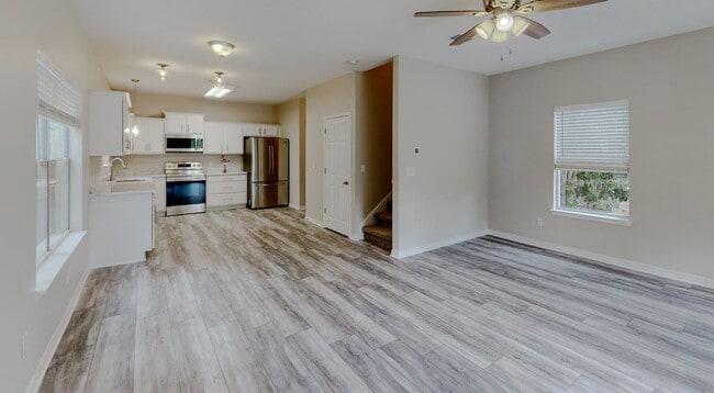 Building Photo - Beautiful 2/2 stand alone home in Santa Ro...