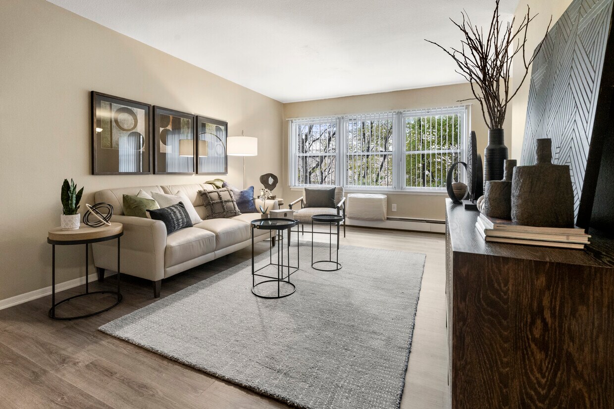 Colonial Terrace Apartments at 56215635 Blvd Saint Louis