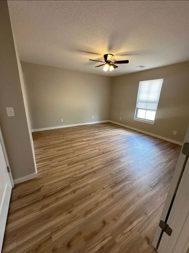 Foto del edificio - 2 Bedroom at Limestone Estates