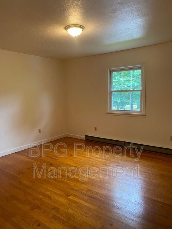 Building Photo - 307 Wintergreen Ave