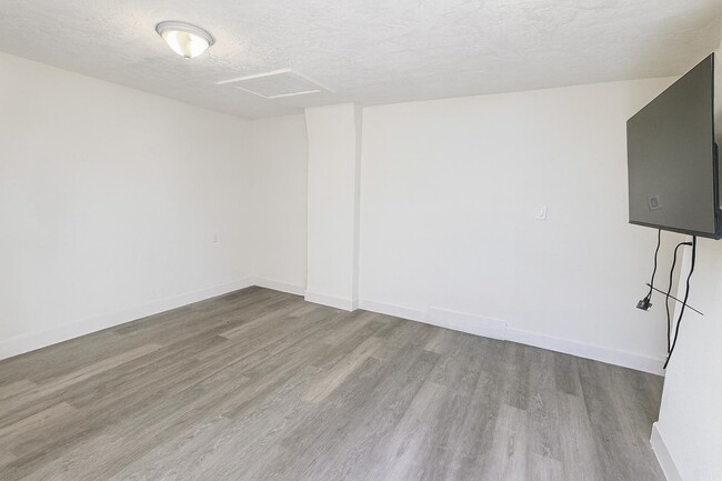 Building Photo - 5525 Quist Dr