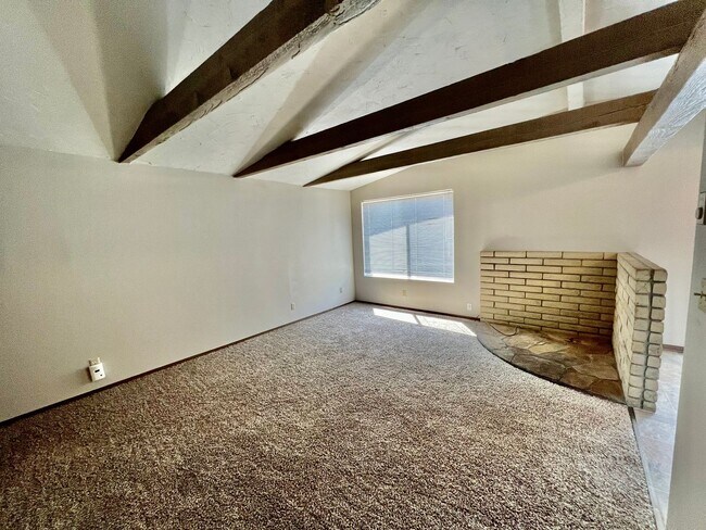 Building Photo - 1312-1314 N Brook Ct
