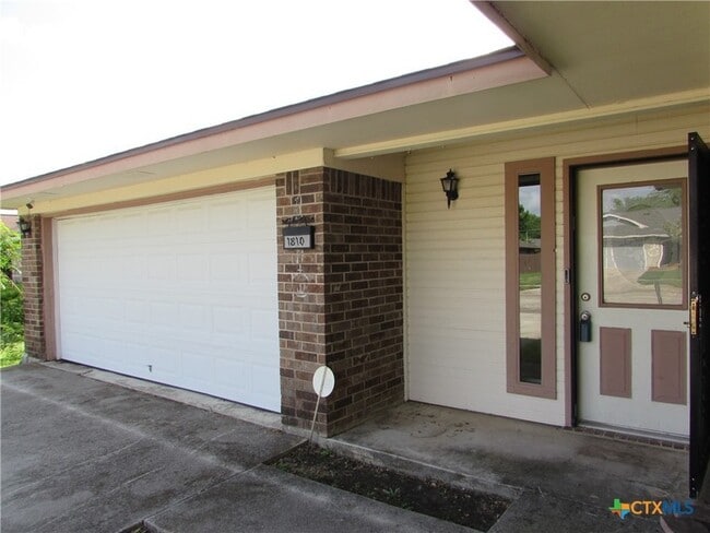 Building Photo - 1810 Gautier Ave