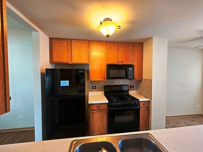 Building Photo - 2944 White Thorn Cir