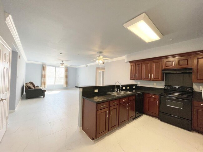 Foto del edificio - 6611 W Sam Houston Pkwy S