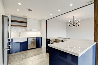 Building Photo - 2701 Westheimer Rd