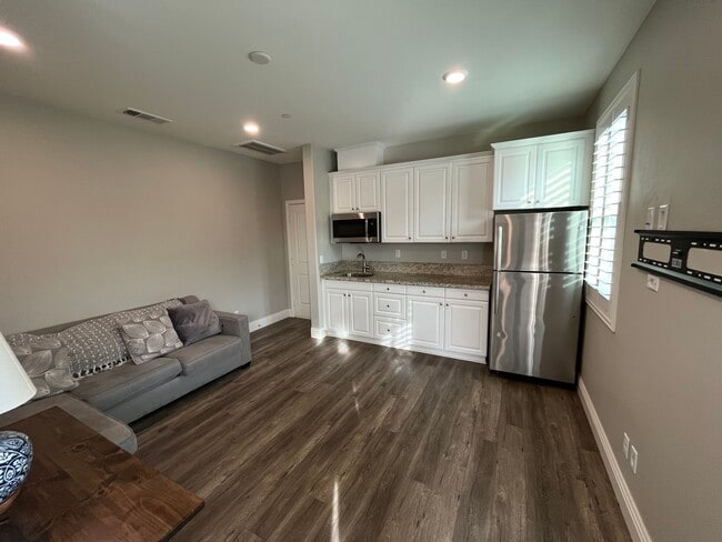 Building Photo - 37556 River Oats Ln