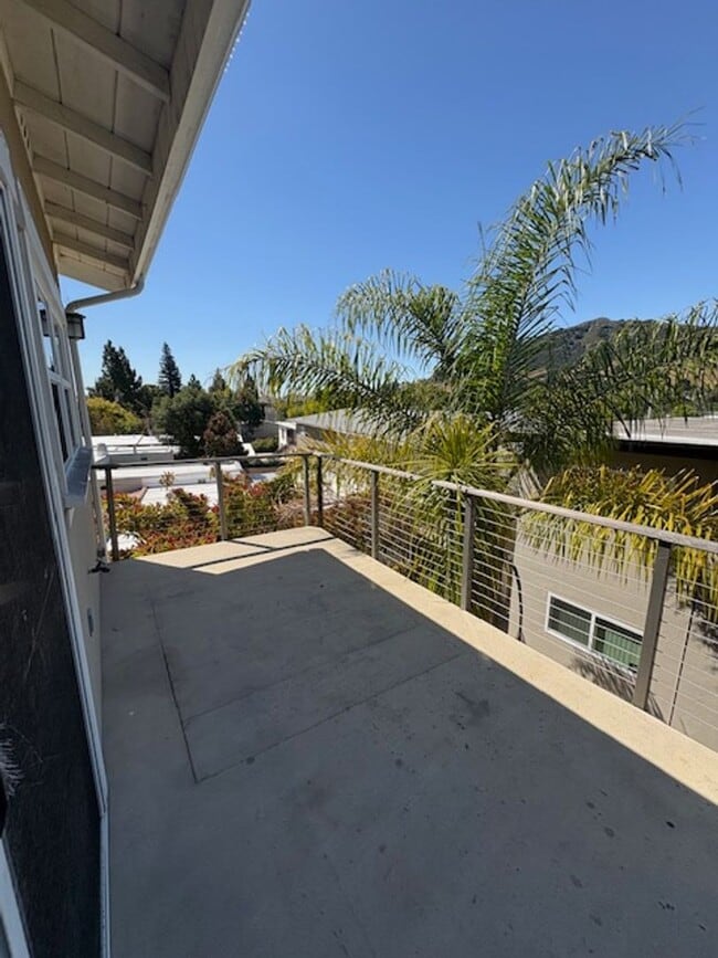 Building Photo - 491 N Chorro St