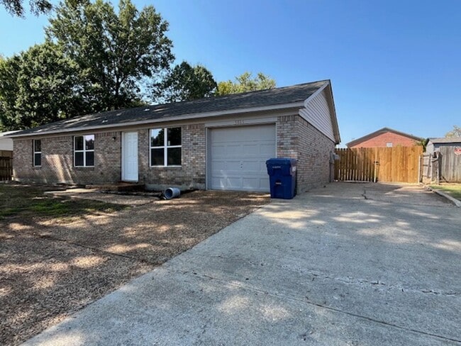 Building Photo - Renovated 3 Bedroom 1.5 Bath Home for Rent!